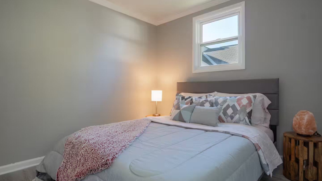Photo of Bedroom in Stockade Historic District