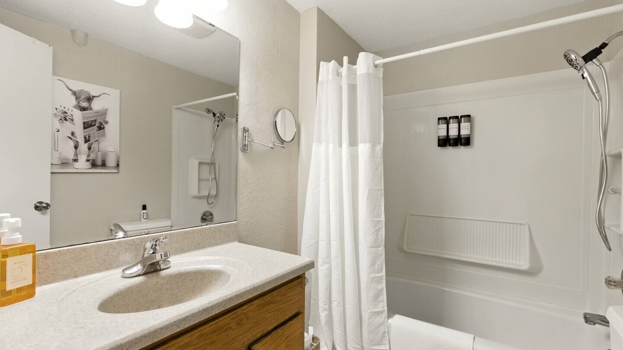 Photo of Bathroom in Maple Lake