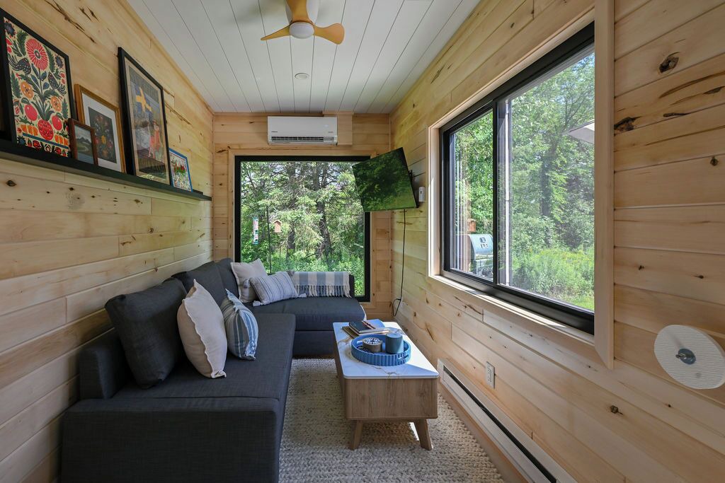 Photo of Livingroom in Shell Lake