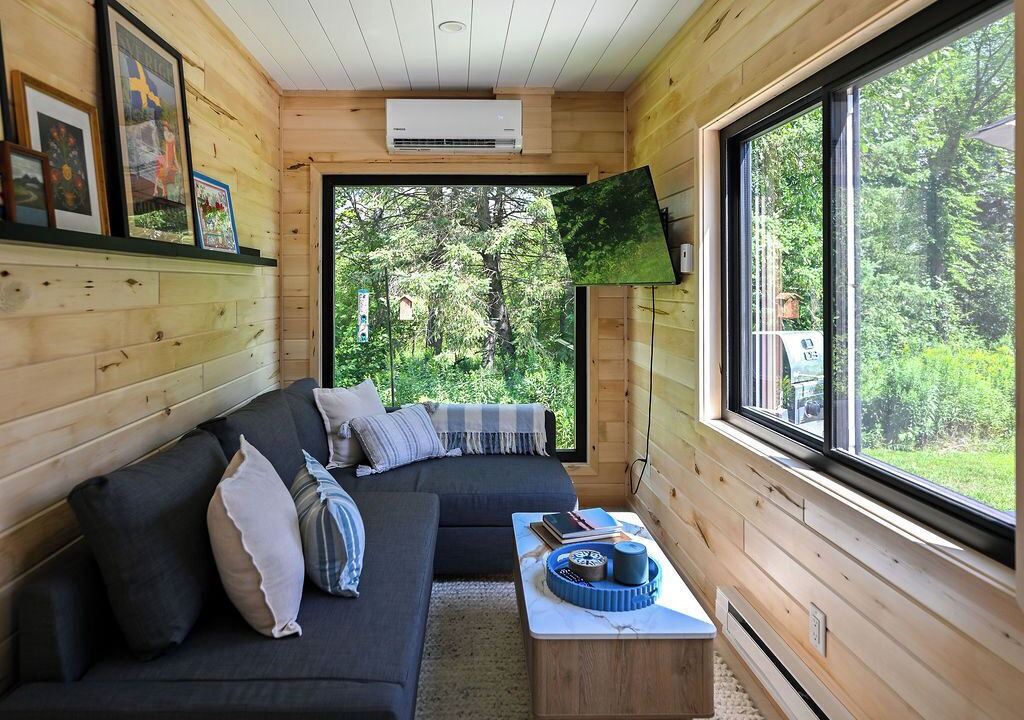 Photo of Livingroom in Shell Lake