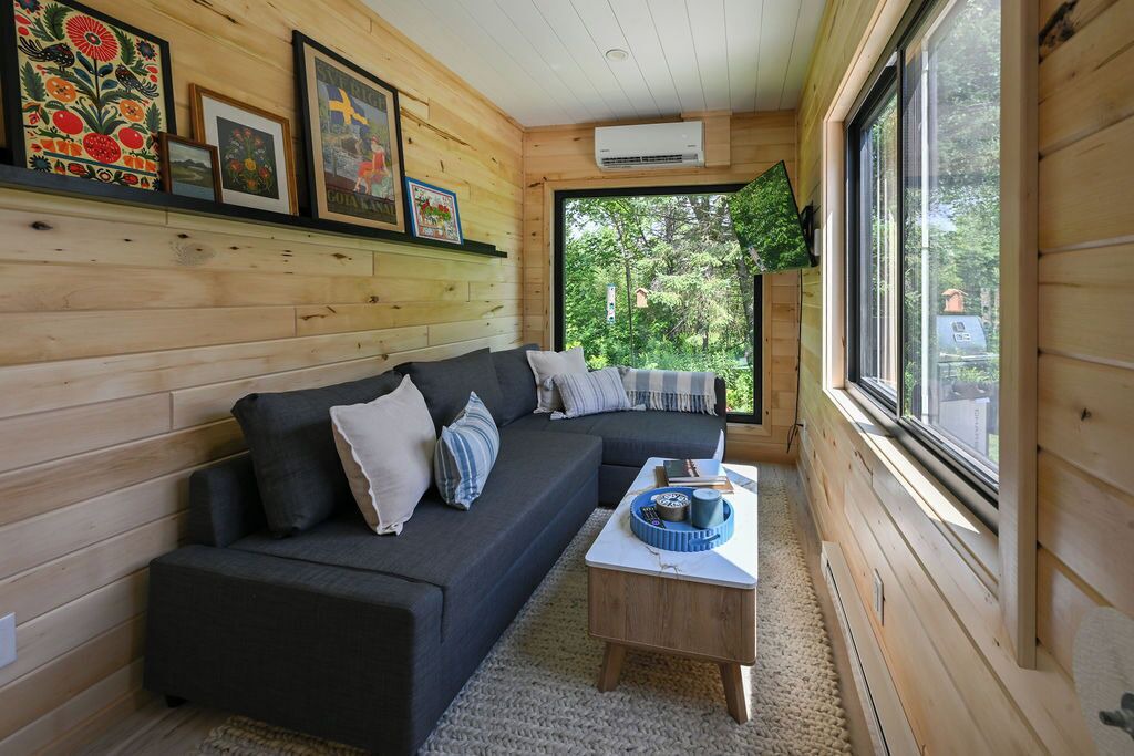 Photo of Livingroom in Shell Lake