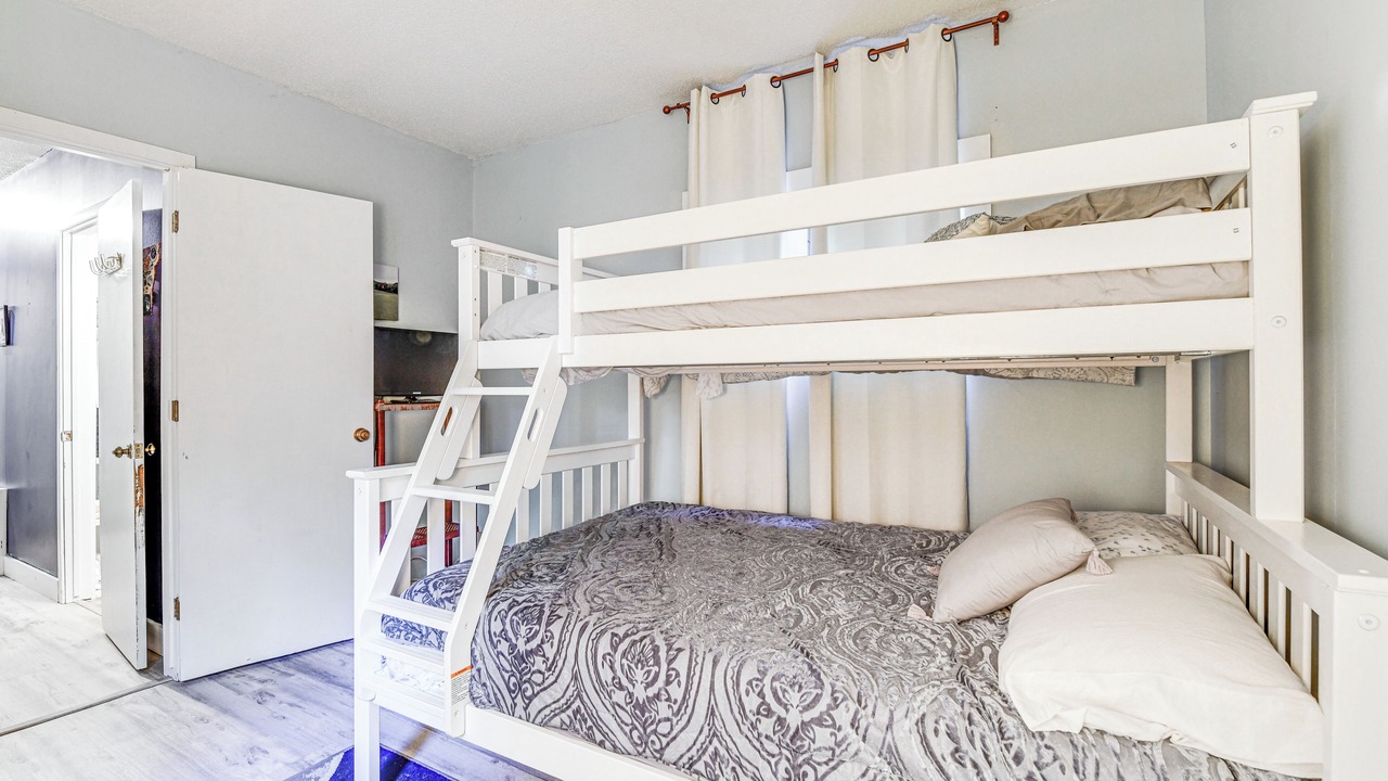 Photo of Bedroom in Warren