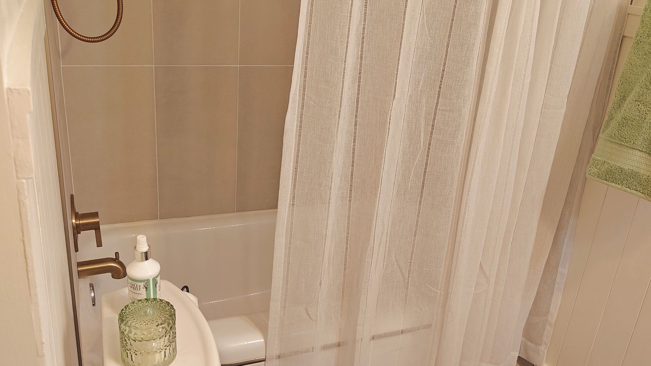 Photo of Bathroom in Payne - Phalen