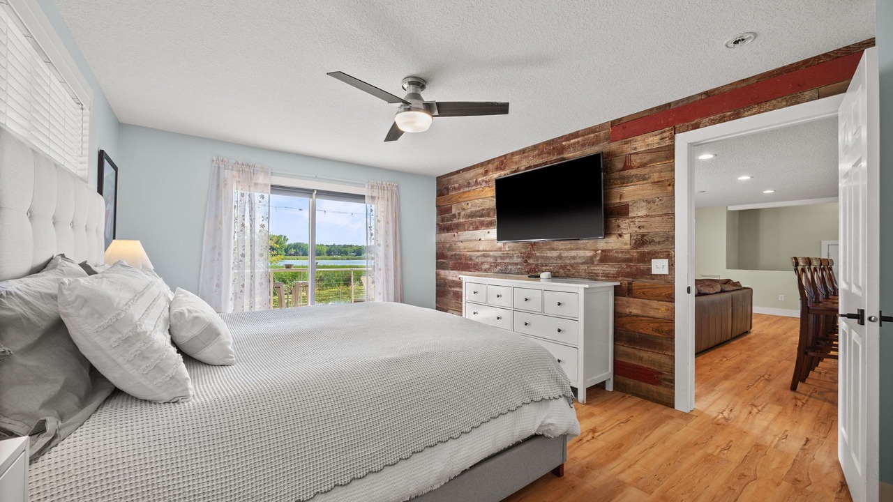 Photo of Bedroom in Mound