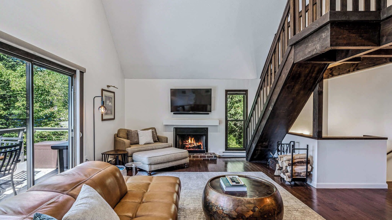 Photo of Livingroom in West Hartford