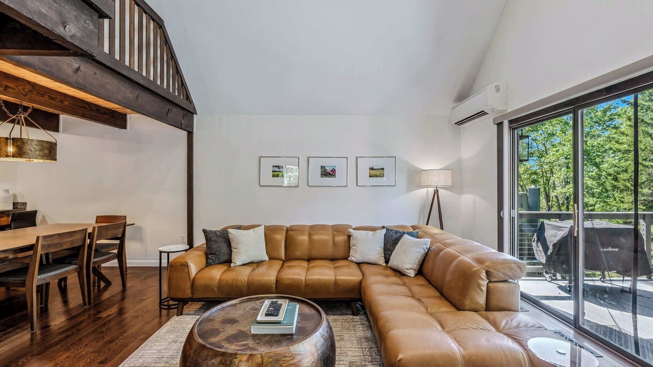 Photo of Livingroom in West Hartford