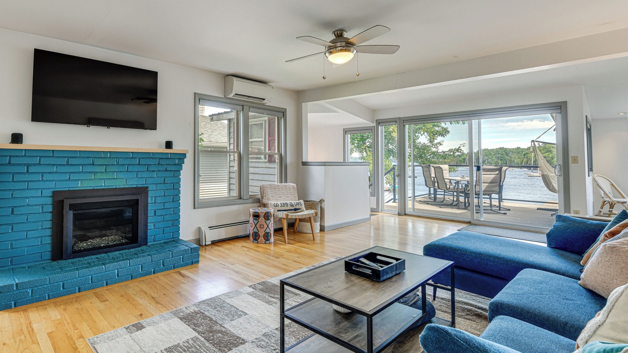 Photo of Livingroom in Malletts Bay