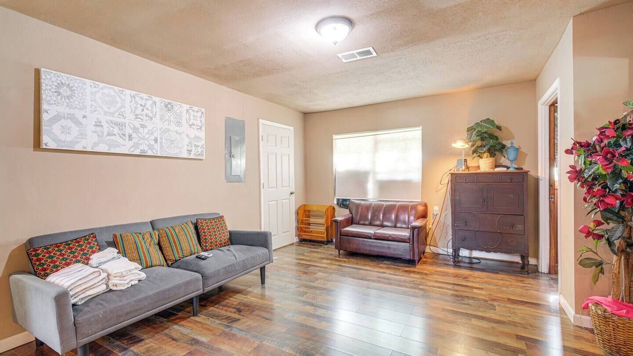 Photo of Livingroom in Poplar Grove