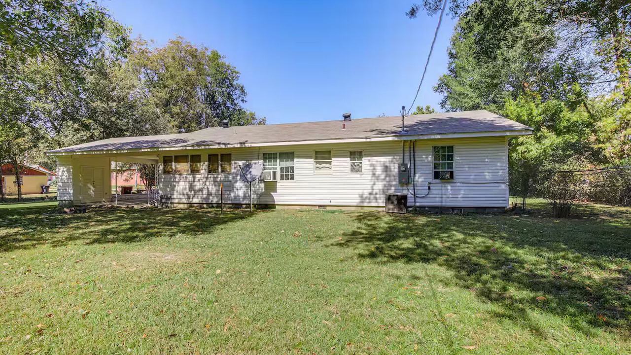 Photo of Outdoor in Poplar Grove