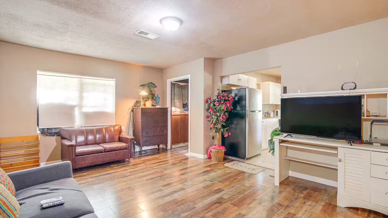 Photo of Livingroom in Poplar Grove