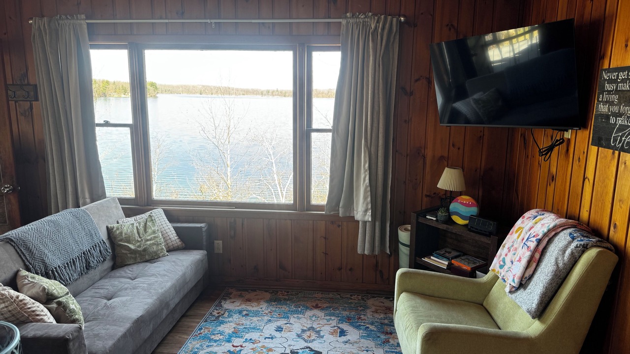 Photo of Livingroom in Shell Lake