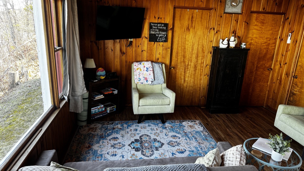 Photo of Livingroom in Shell Lake