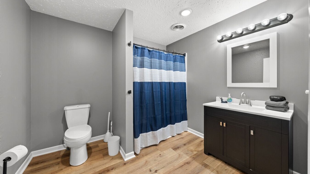 Photo of Bathroom in Siren