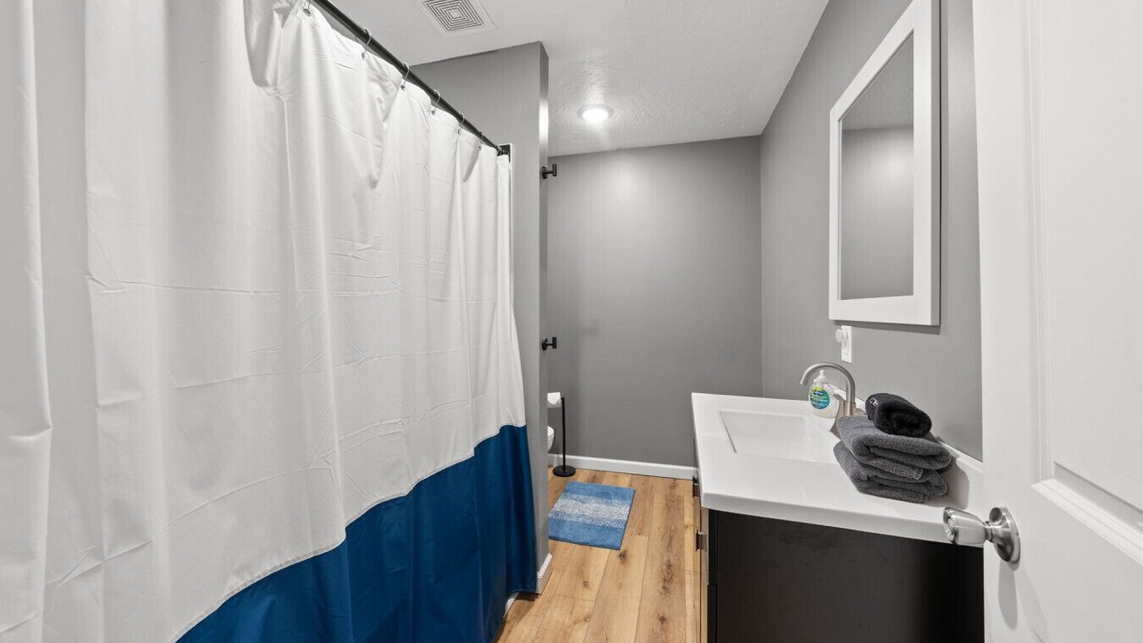 Photo of Bathroom in Siren