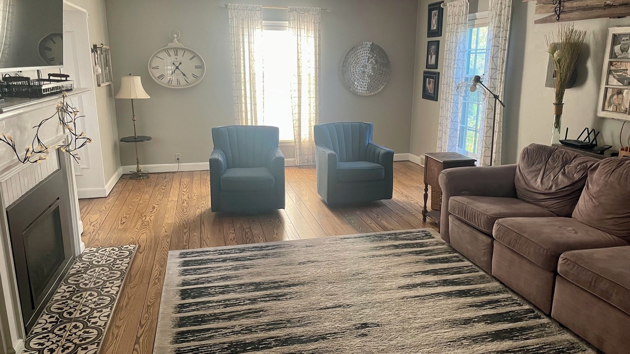 Photo of Bedroom in Allouez