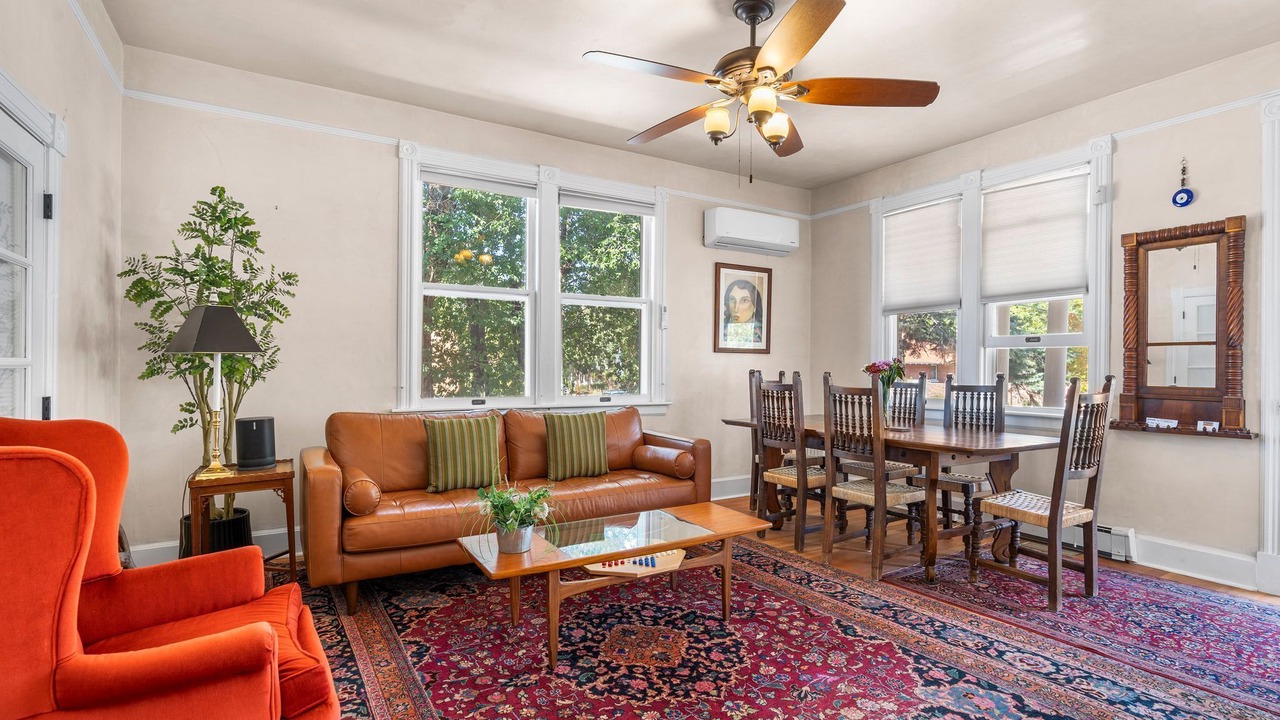 Photo of Livingroom in South Capitol