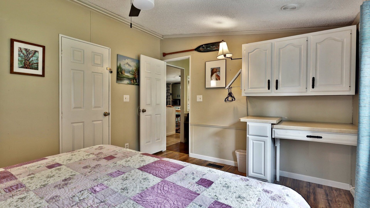 Photo of Bedroom in Crystal Beach