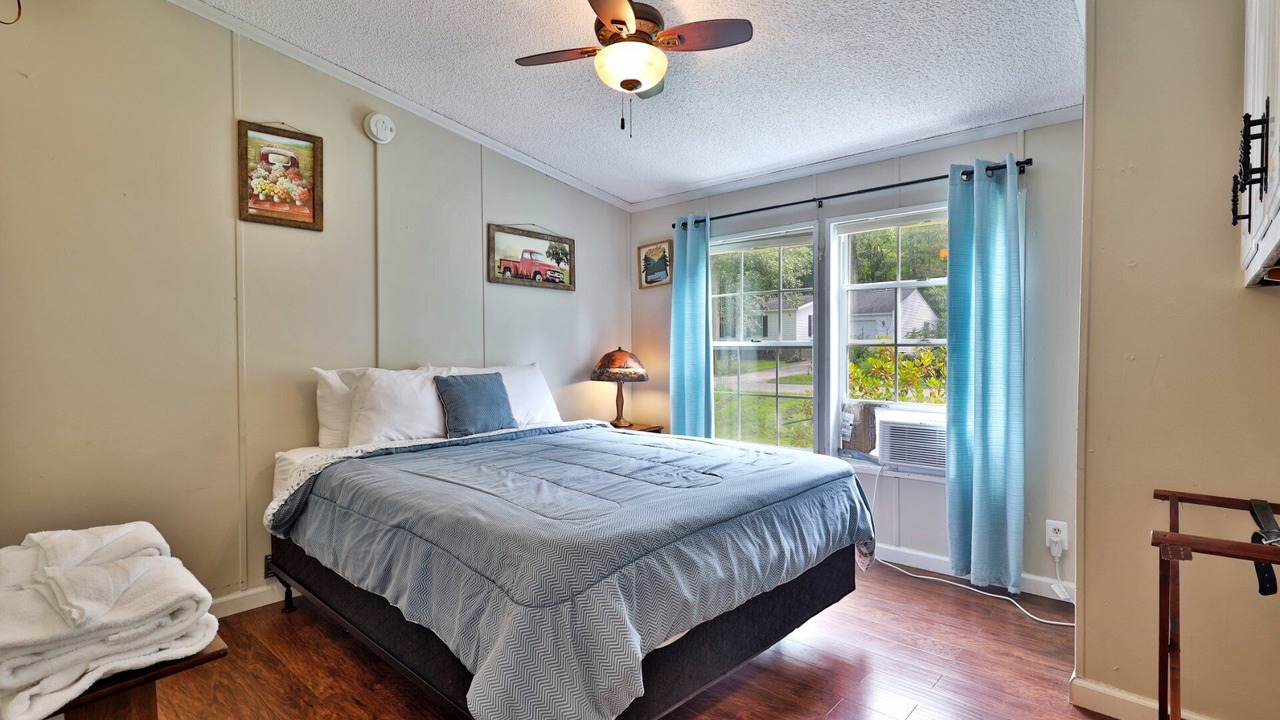 Photo of Bedroom in Crystal Beach