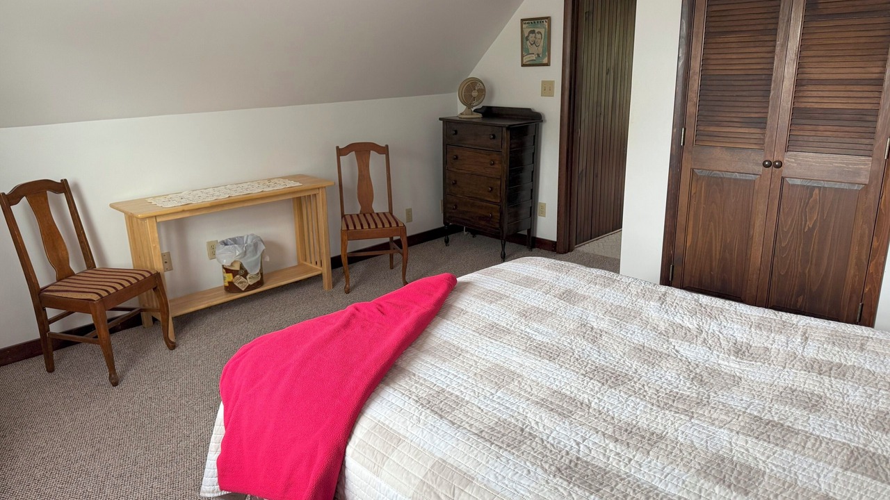 Photo of Bedroom in Brier Hill