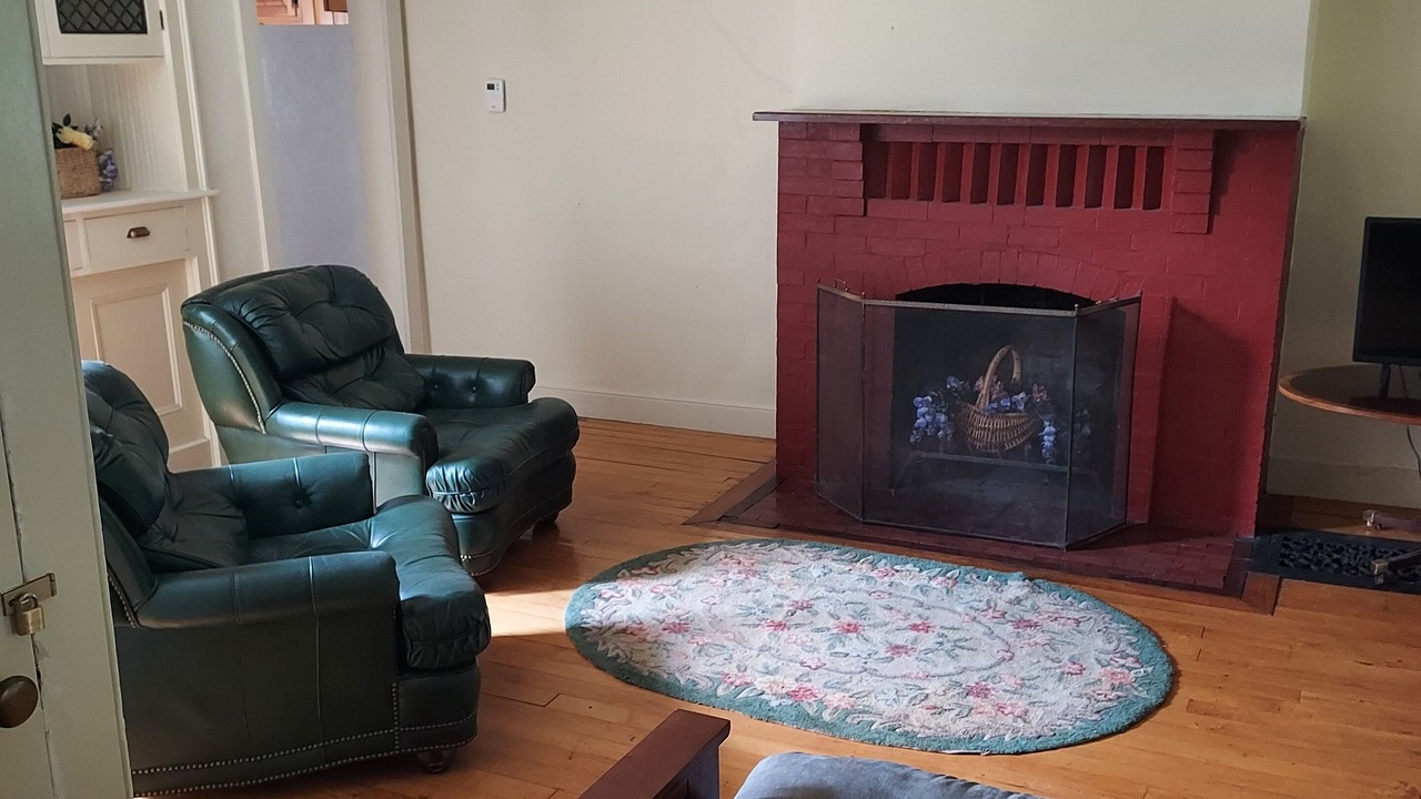 Photo of Livingroom in St. Albans Historic District