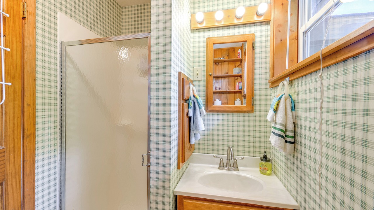 Photo of Bathroom in Town of Diana