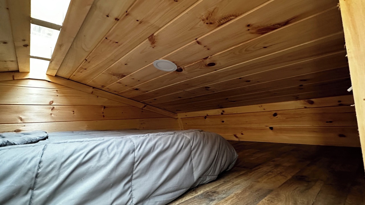 Photo of Bedroom in Betsy Layne