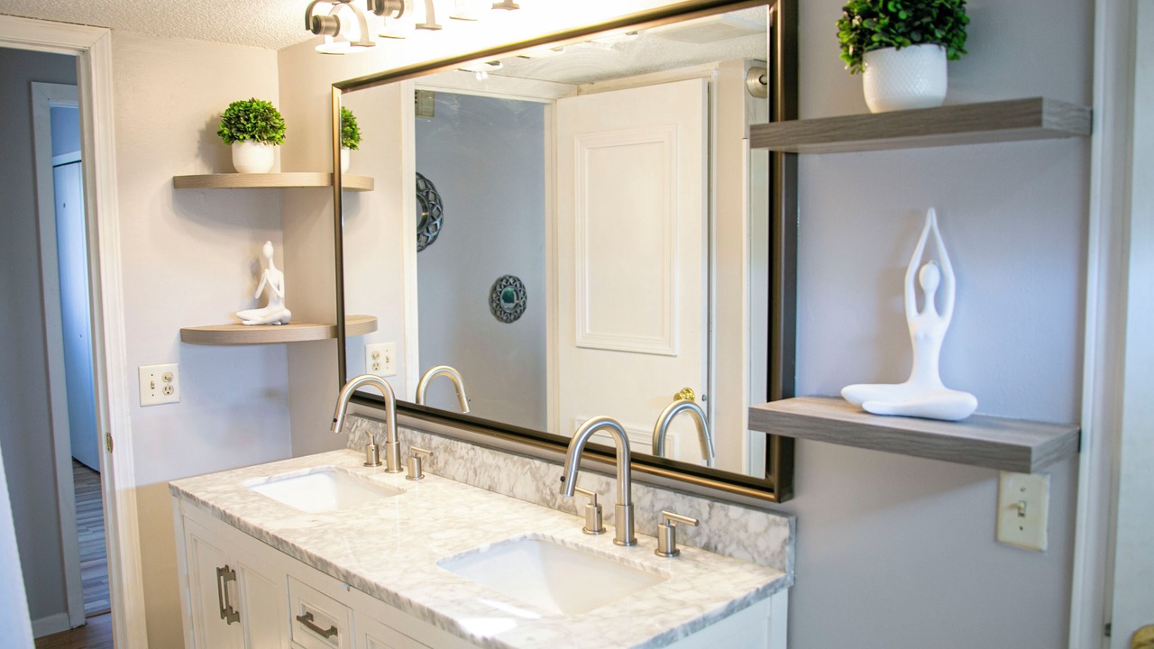 Photo of Bathroom in Brooklyn Park