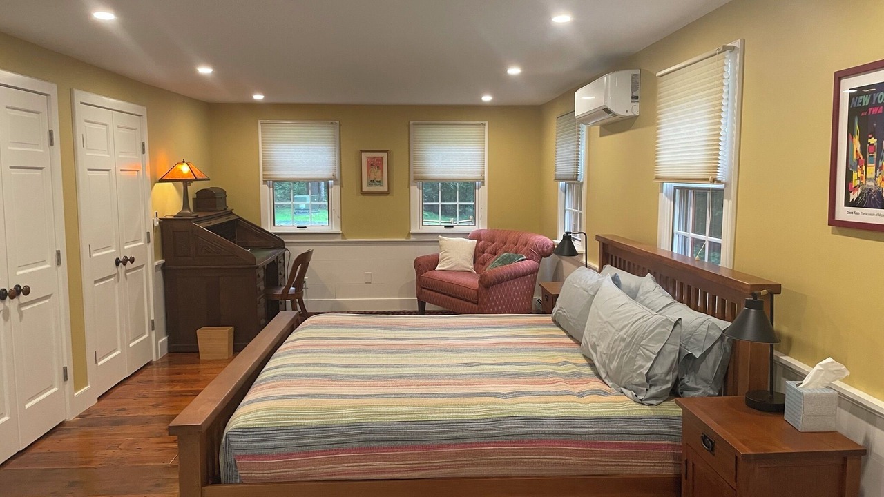 Photo of Bedroom in Williamsville