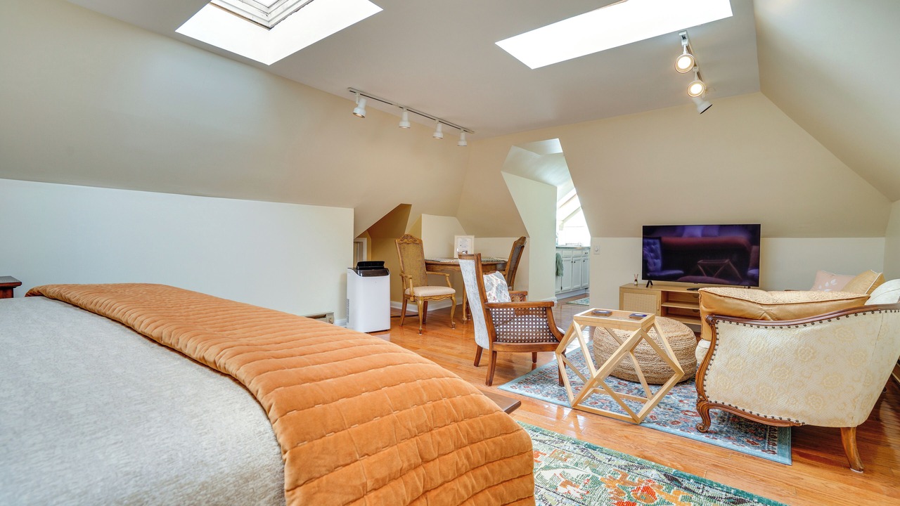 Photo of Bedroom in Summit - University