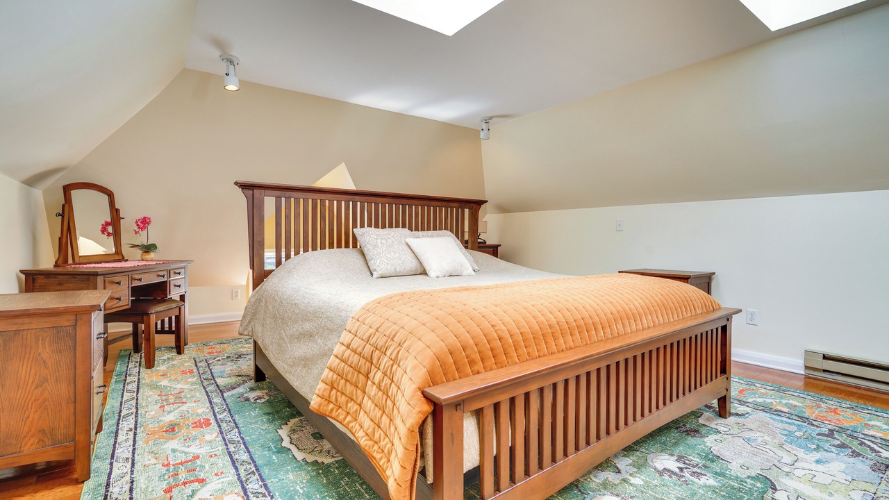 Photo of Bedroom in Summit - University