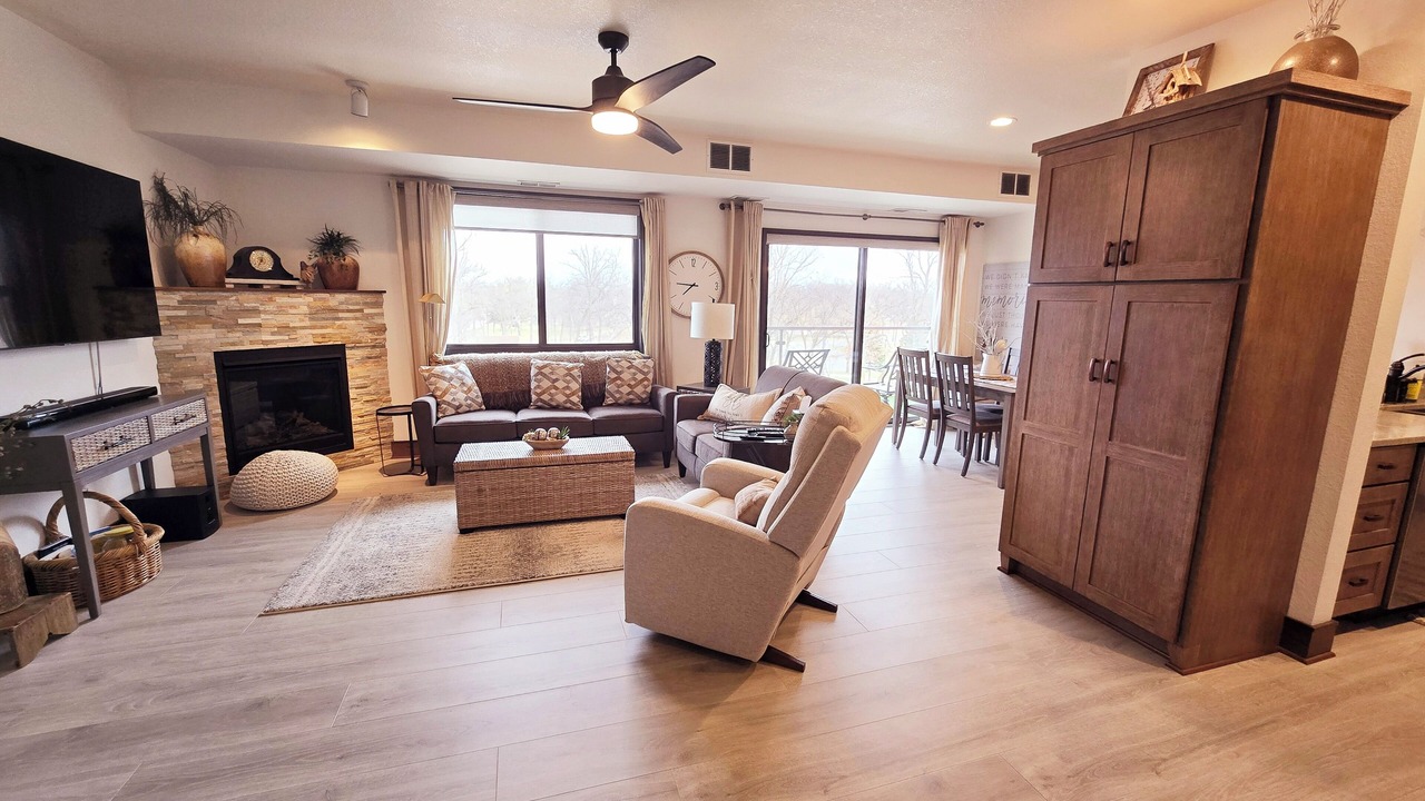 Photo of Livingroom in Detroit Lakes