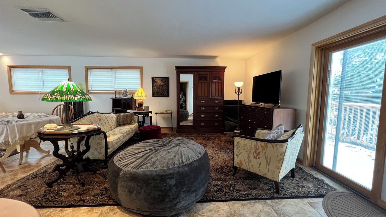 Photo of Livingroom in Cedar Crest
