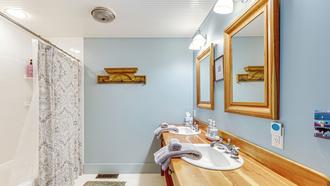 Photo of Bathroom in Lyndon Center