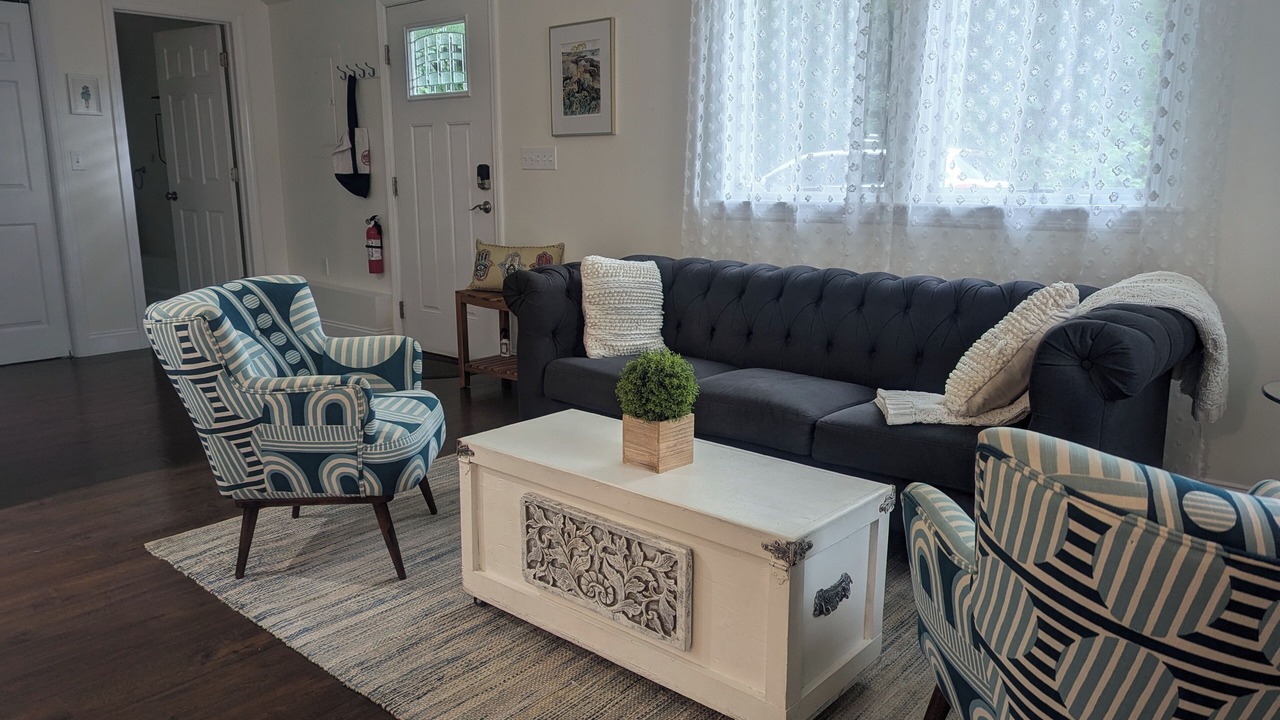 Photo of Livingroom in Newtown