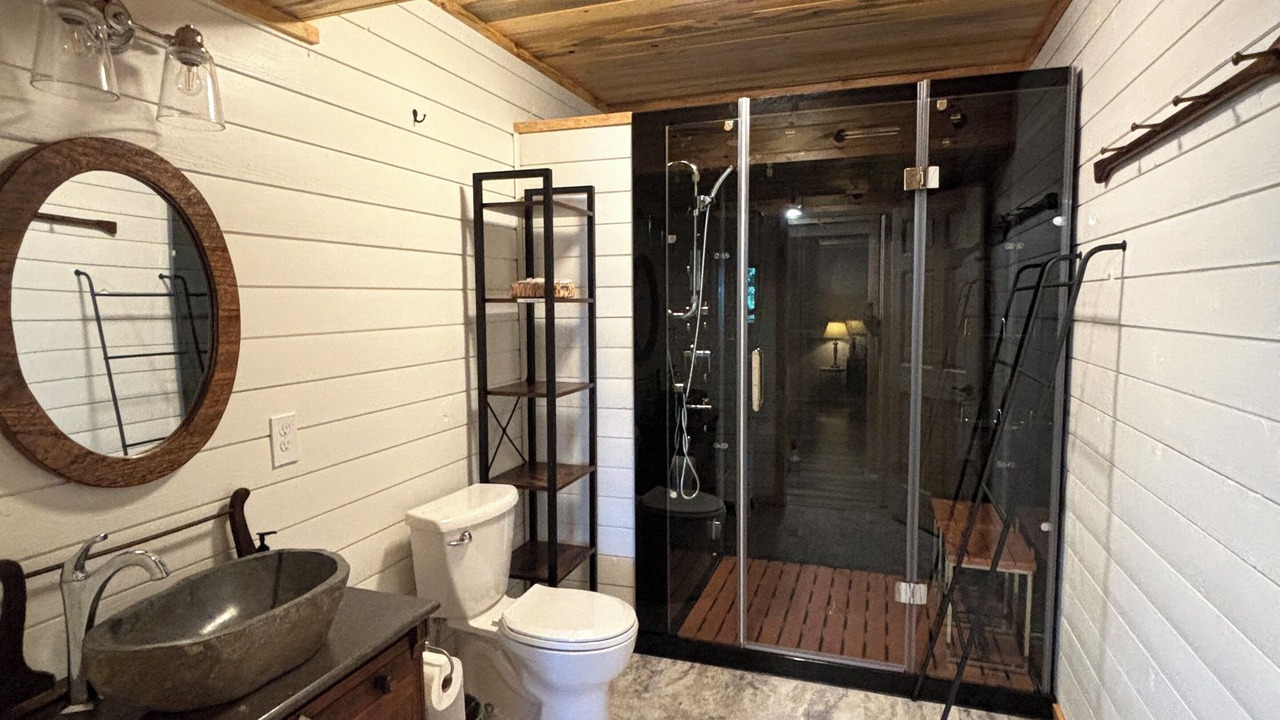 Photo of Bathroom in Grandy