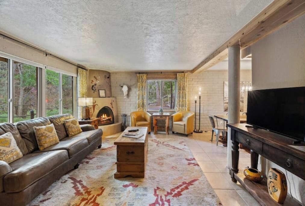 Photo of Livingroom in Historic Eastside