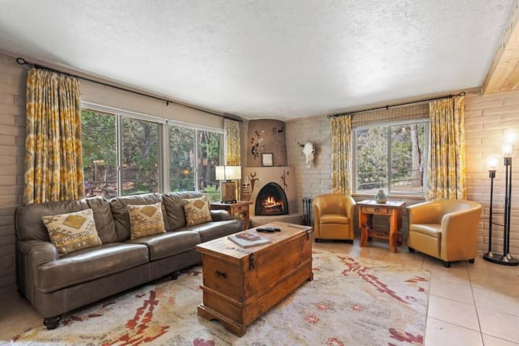 Photo of Livingroom in Historic Eastside