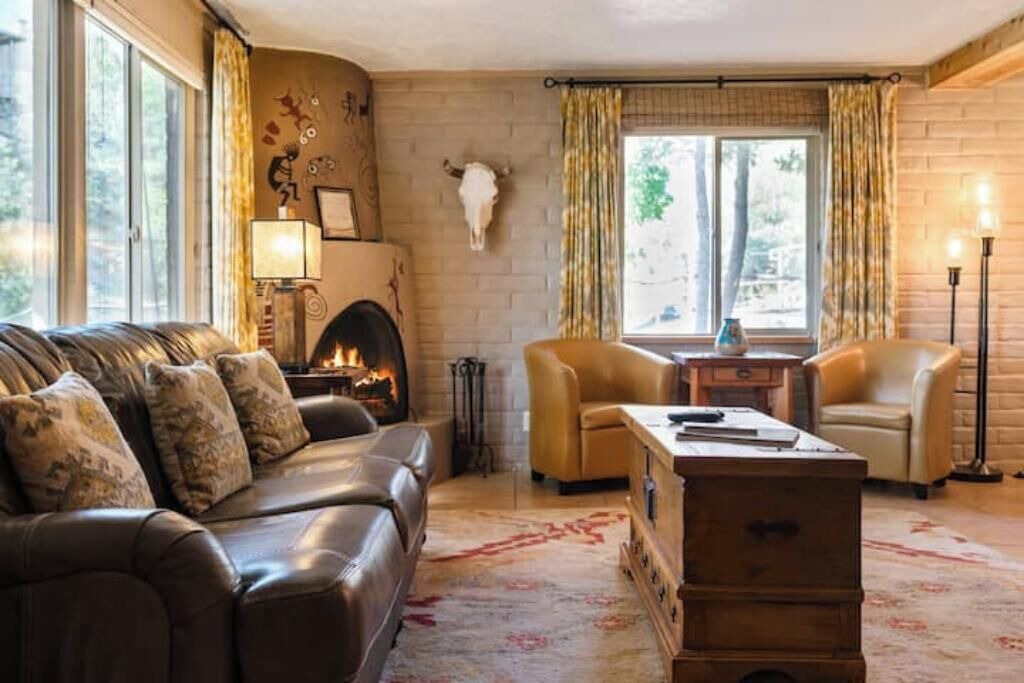 Photo of Livingroom in Historic Eastside