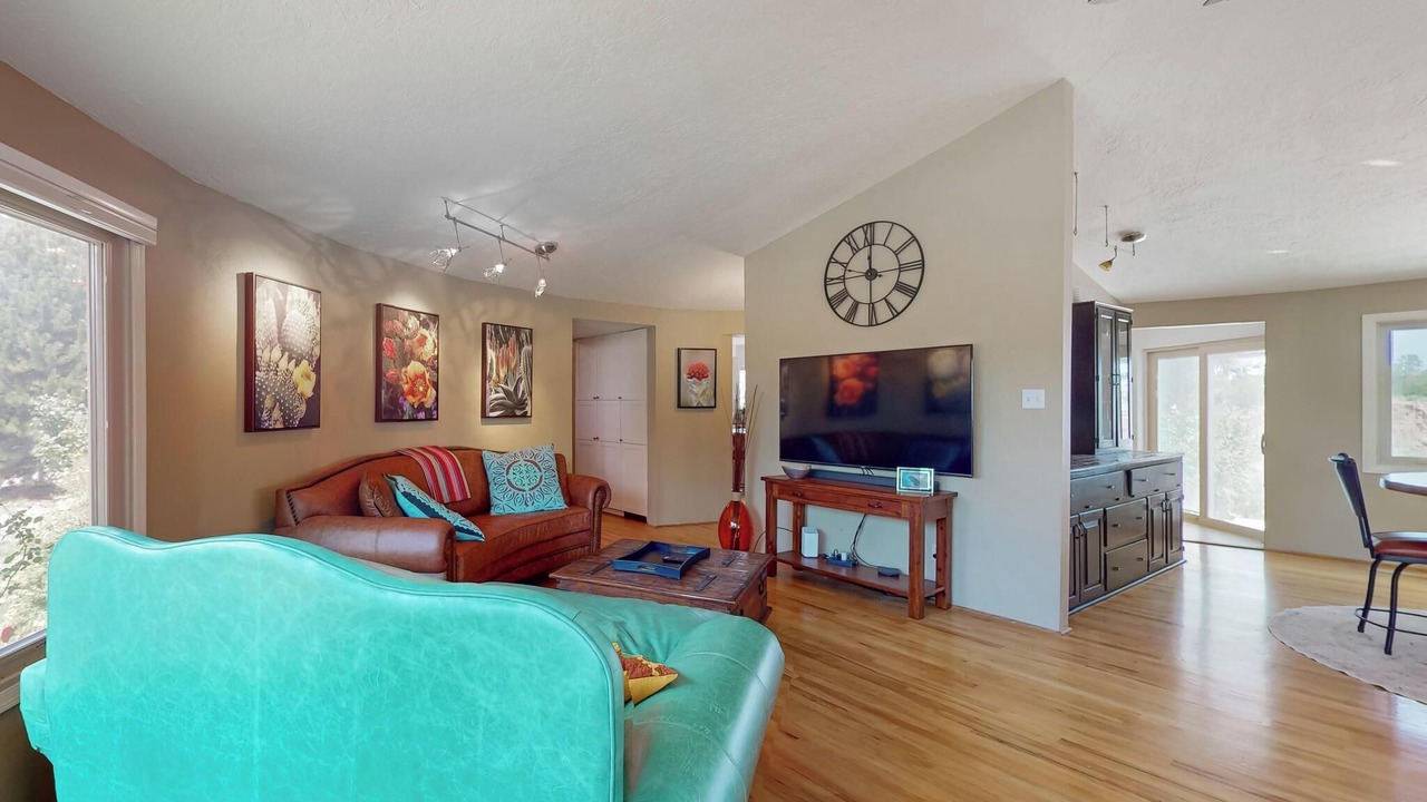 Photo of Livingroom in Los Alamos