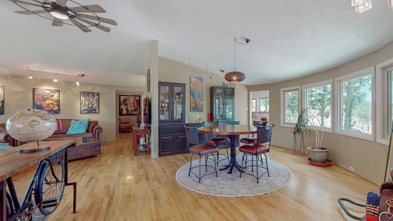 Photo of Livingroom in Los Alamos