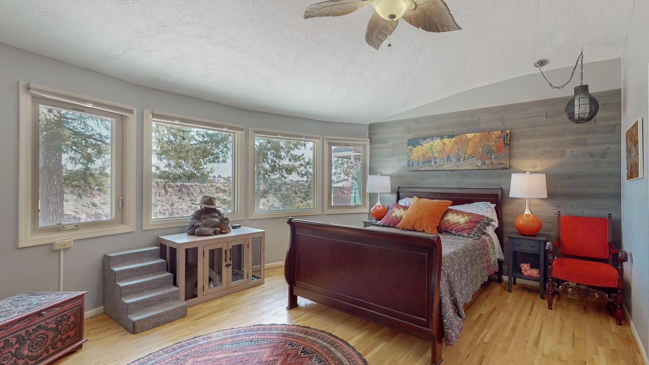 Photo of Bedroom in Los Alamos