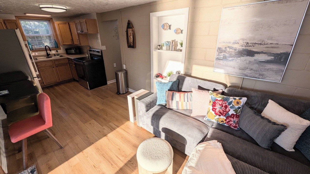 Photo of Livingroom in Cloverdale
