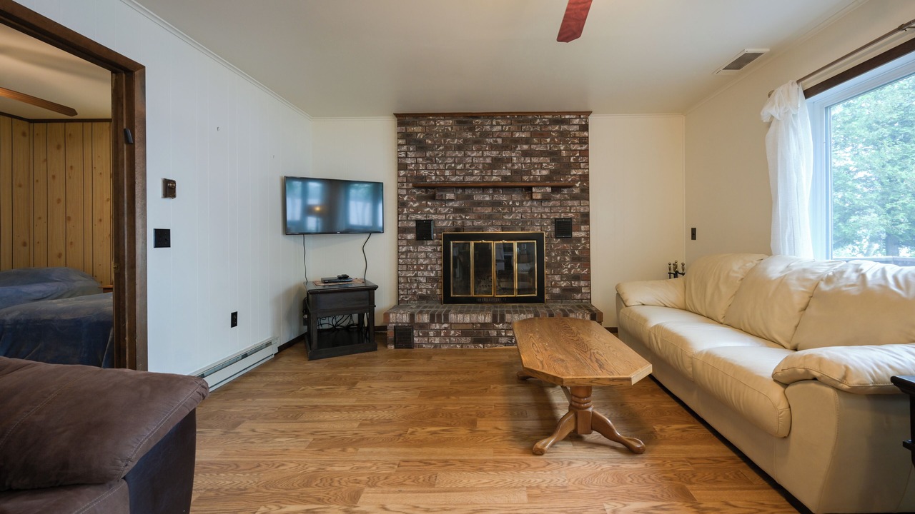 Photo of Livingroom in Ellenburg Center