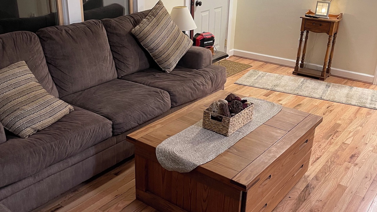 Photo of Livingroom in West Hill Lake