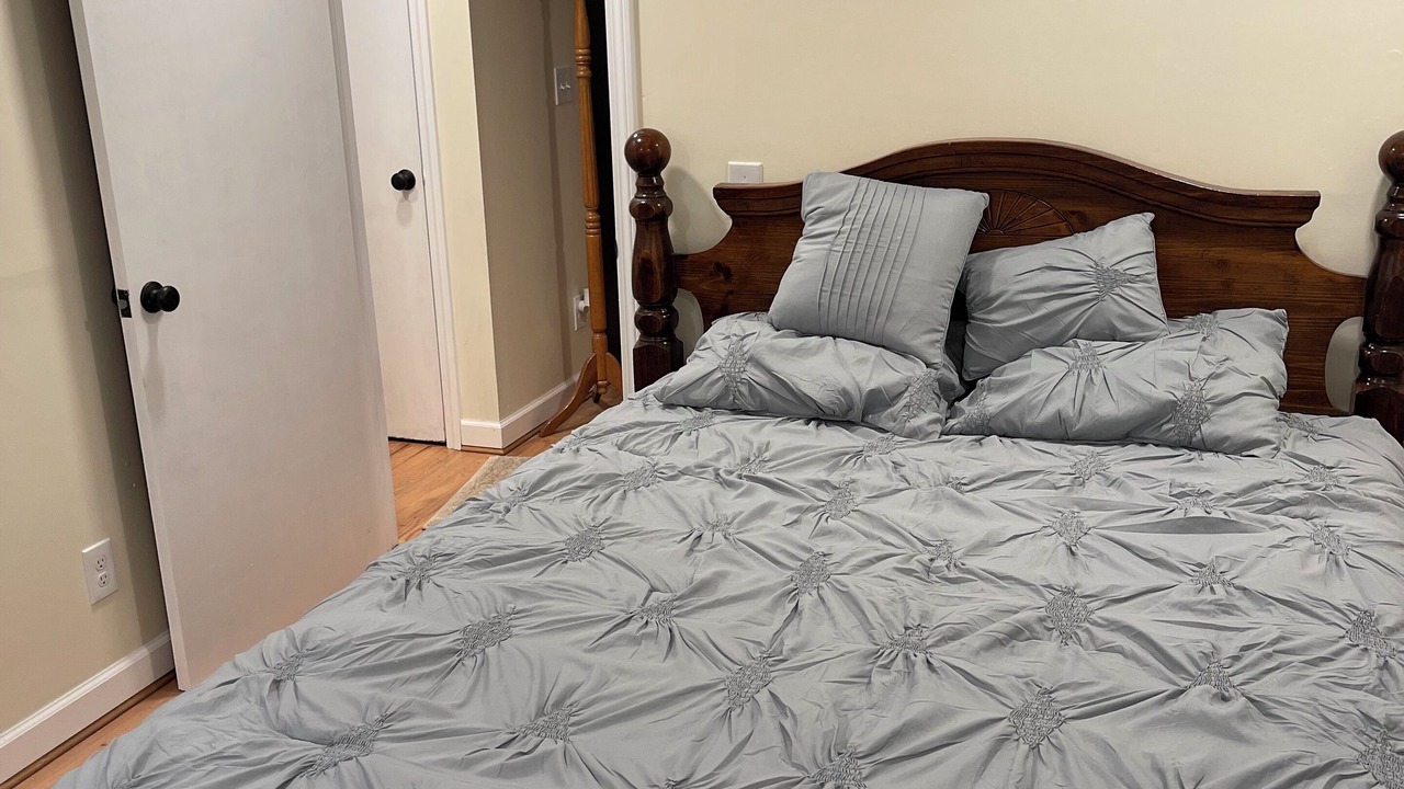 Photo of Bedroom in West Hill Lake