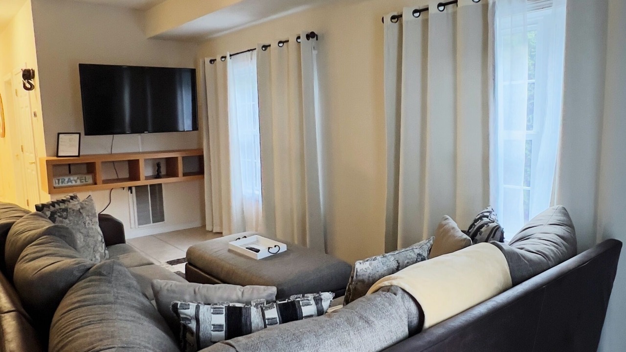 Photo of Livingroom in Franklin Plantation
