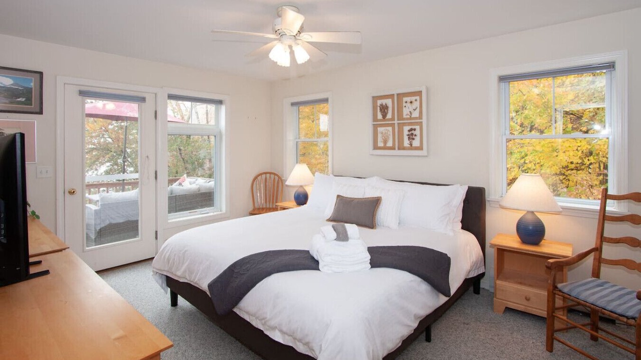 Photo of Bedroom in Newport Center