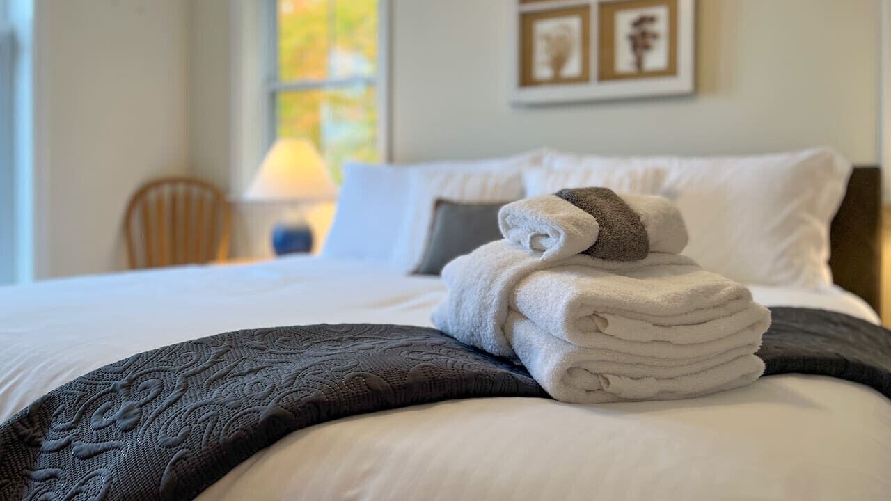Photo of Bedroom in Newport Center