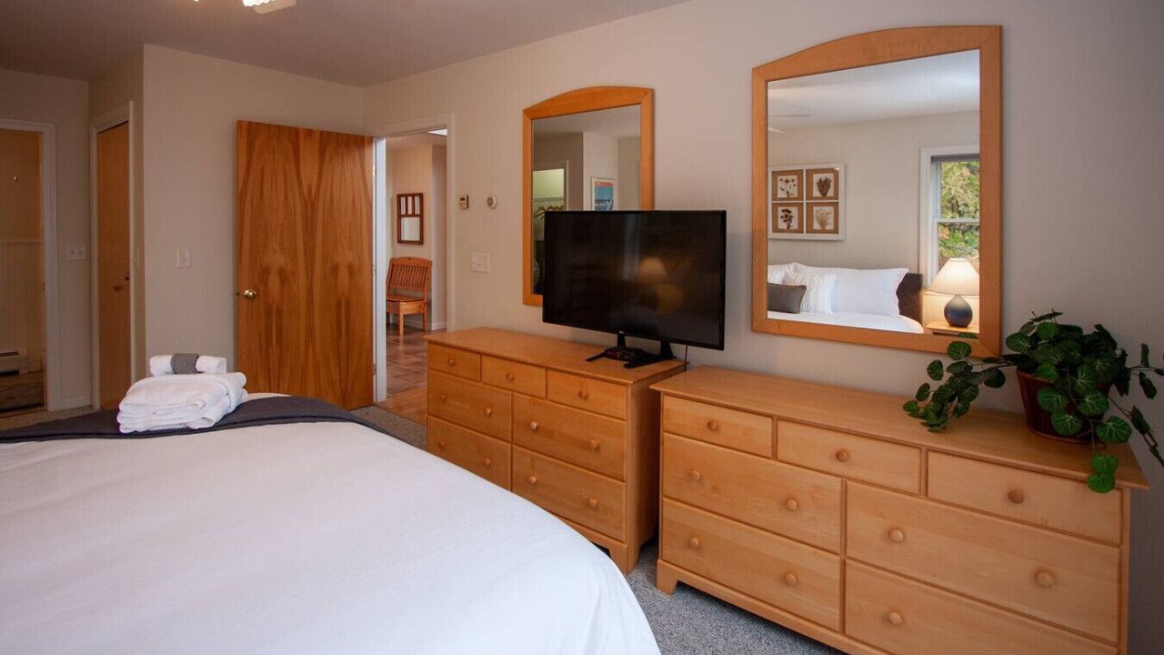 Photo of Bedroom in Newport Center