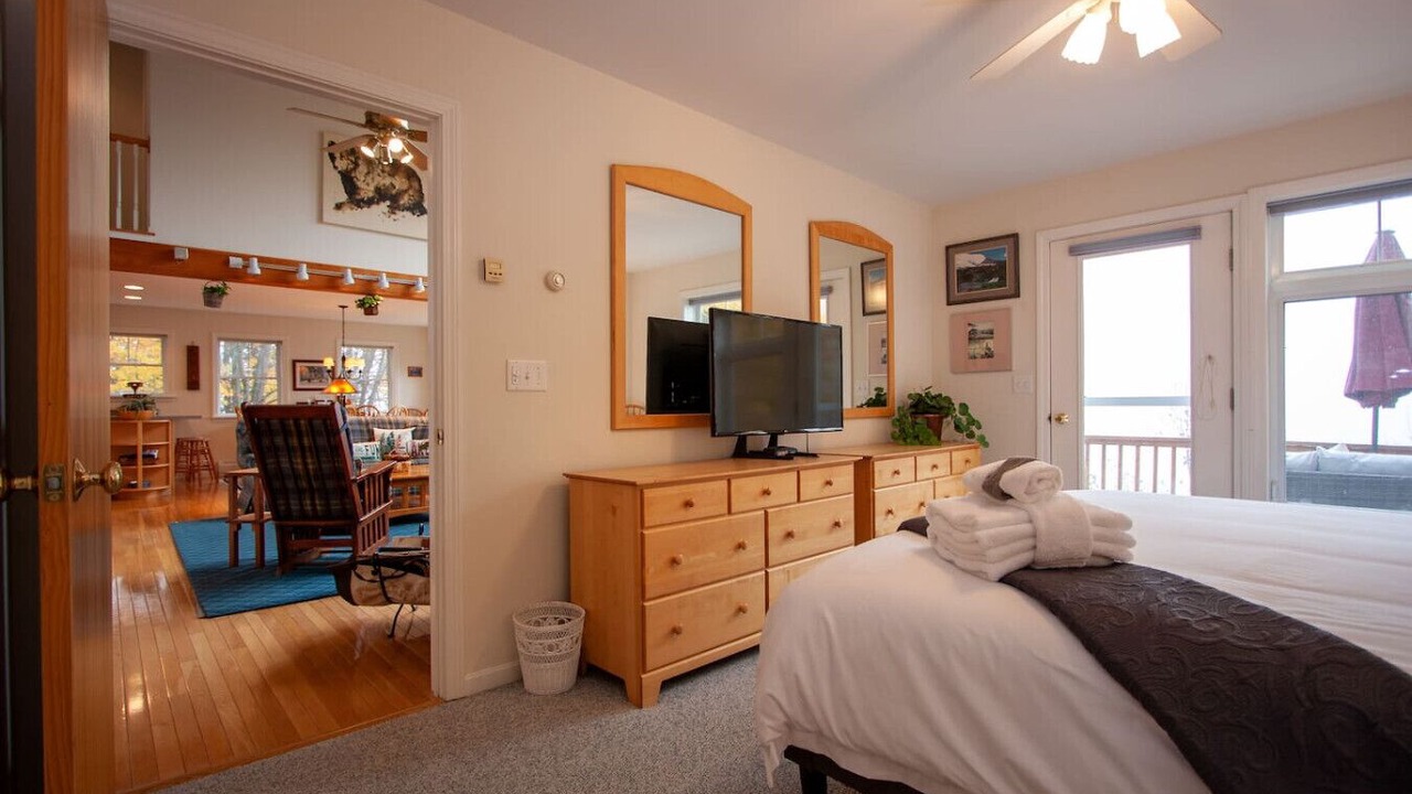 Photo of Bedroom in Newport Center